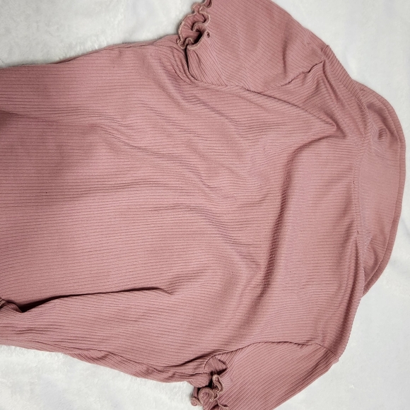 Open top for summer day. with sleeves. Light pink with button in the middle - Picture 3 of 5
